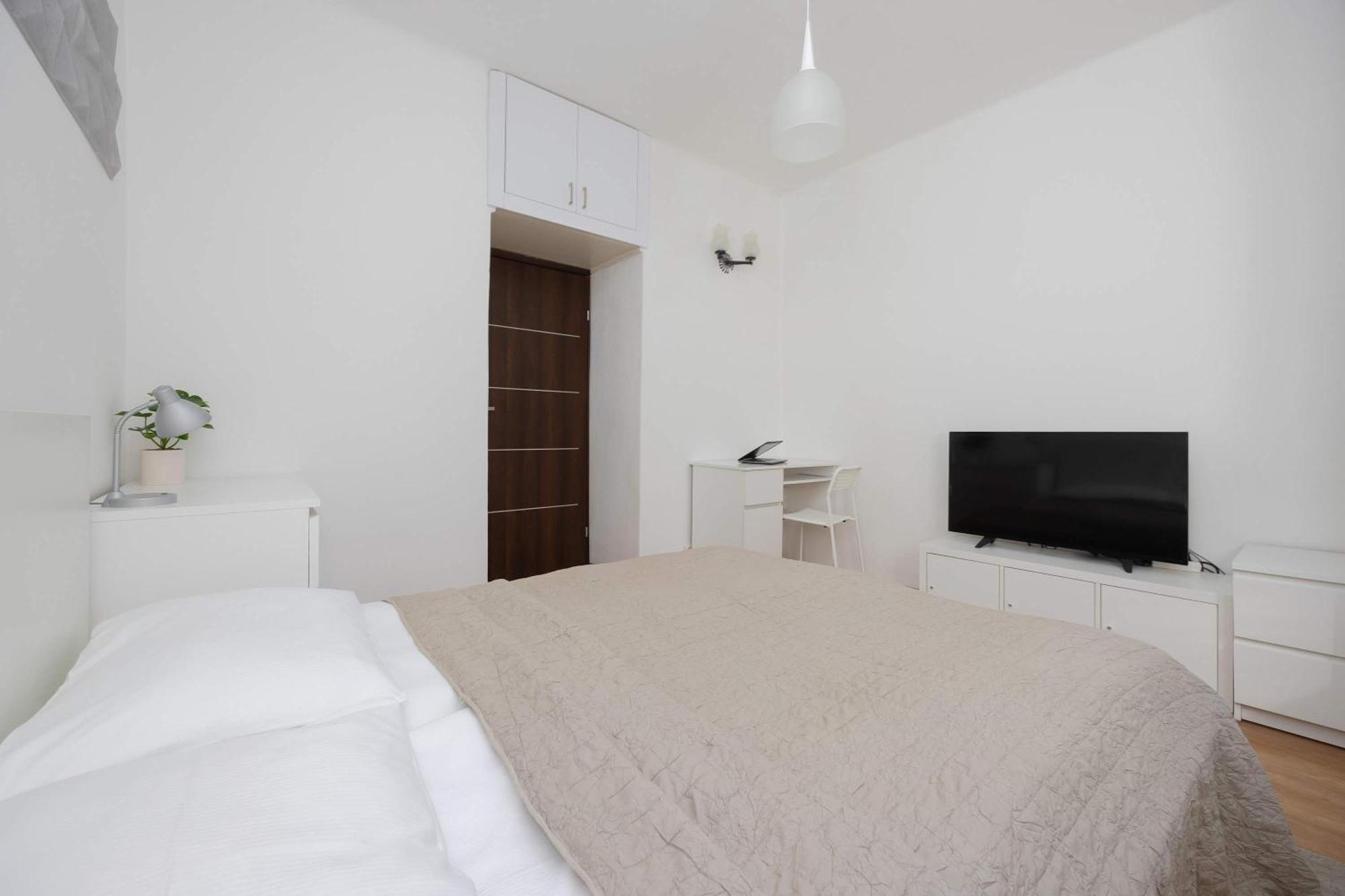 Modern In Perfect For Remote Work By Renters Apartment Warsaw