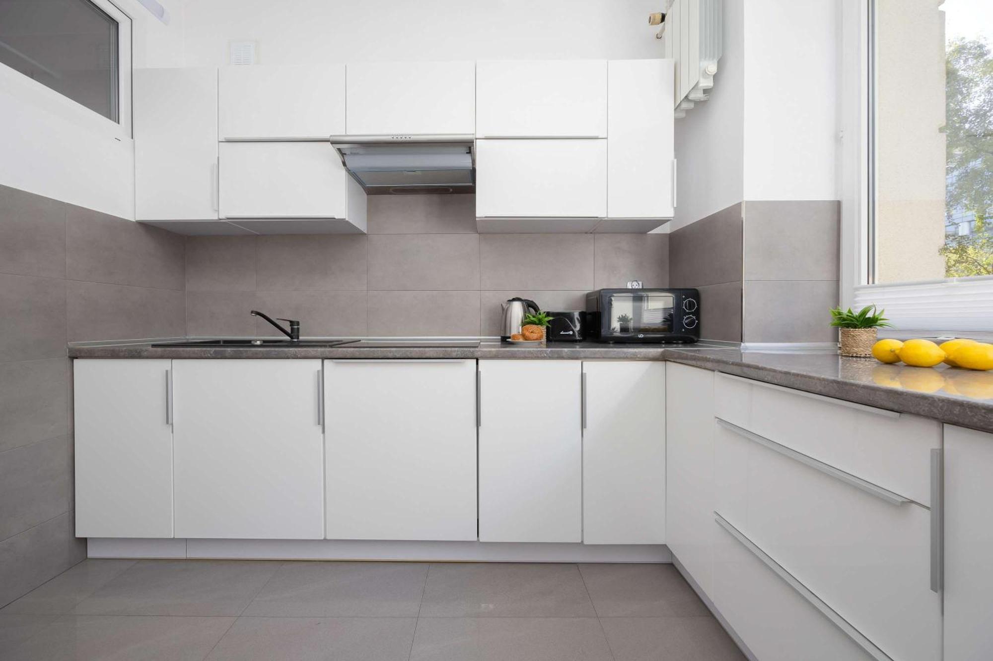 Apartment Modern In Perfect For Remote Work By Renters